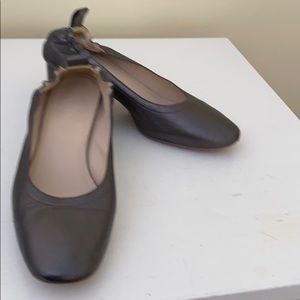 Everlane “The Day Heel” bronze size 9
